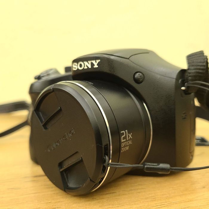 Продам фотоаппарат Sony cybershot DSC H-100