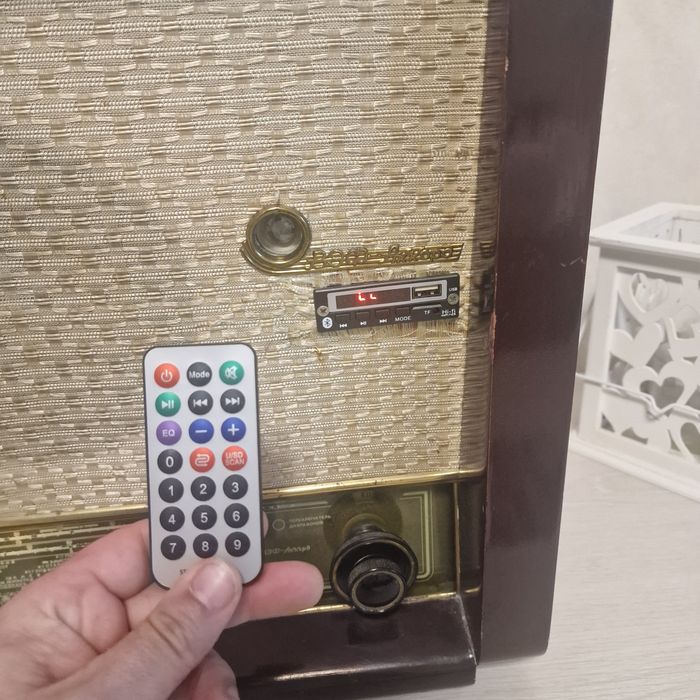 Radio Vef Akkord Rusesc 1950 adaptat cu Bluetooth