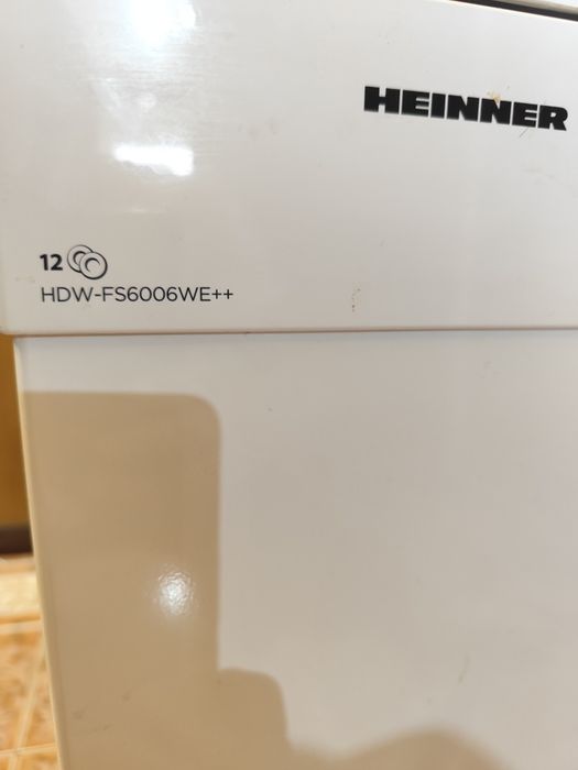 Vând mașina de spălat vase