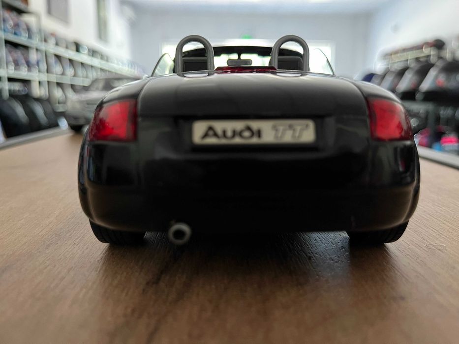 Метална колекционерска колички REVELL AUDI TT V5 TURBO мащаб 1:18