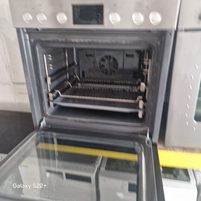 Компактна фурна и плот за вграждане BOSCH Pyrolyse