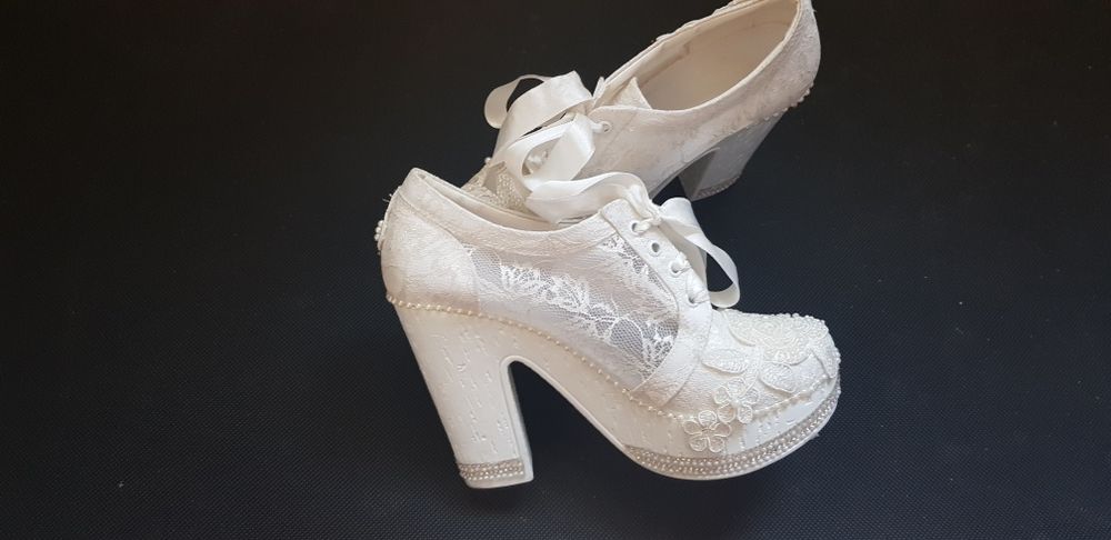 Сватбени обувки удобни и стилни