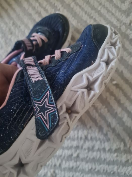 Кроссовки для девочек