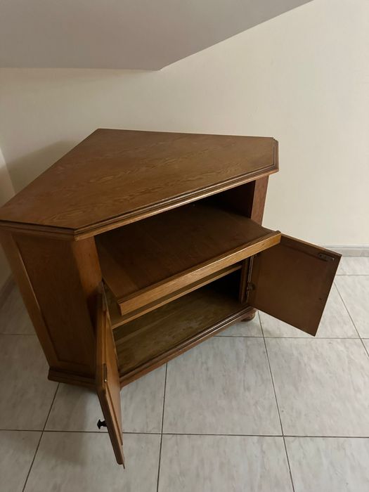 Vând dulap/stand TV de colț din lemn masiv