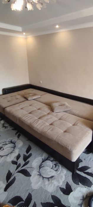 Продам угловой диван.торг.