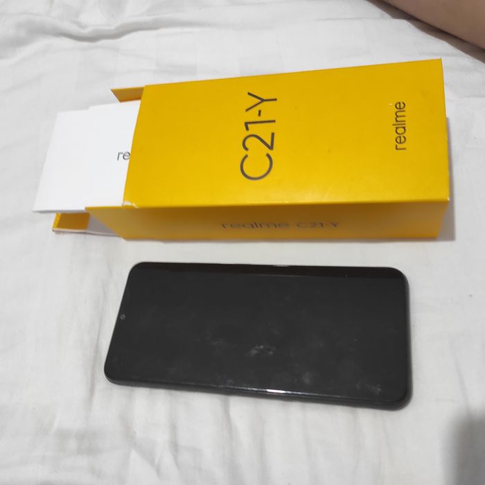 Realmi C21-y sotiladi holati a'lo. 1 yil ishlatilgan.  Karobkasi bilan