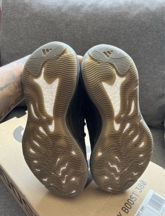yeezi boost 380 noi nepurtati de vanzare