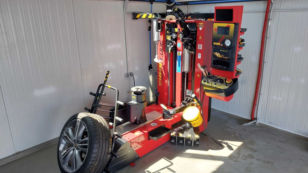 CORGHI - Artiglio MasterCode - роботизирана монтаж/демонтаж машинa