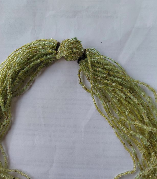 Colier statement multifir, mărgele sticlă verde-fistic (40 cm)