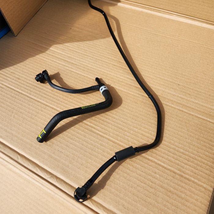 Трубка сапуна на дроссель