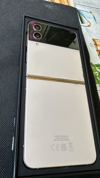 Samsung Galaxy Z Flip4