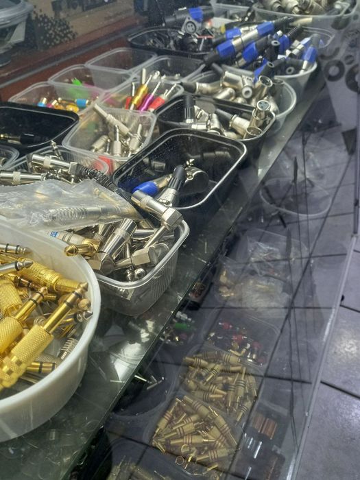 Кабеля динамики радиомикрофоны.