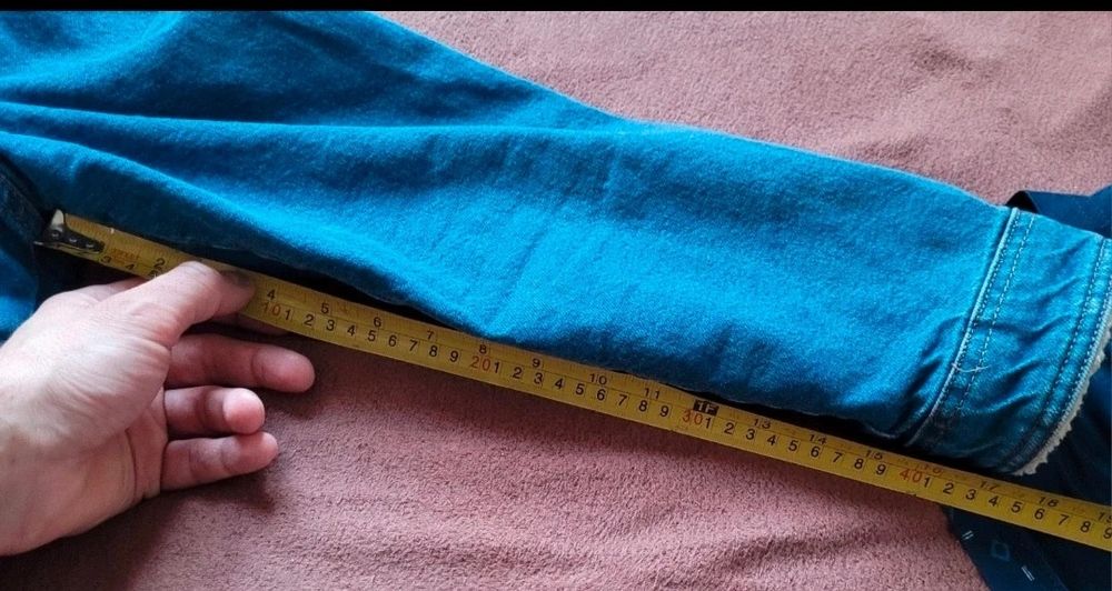 Geacă de blugi îmblănită culoare frumoasă