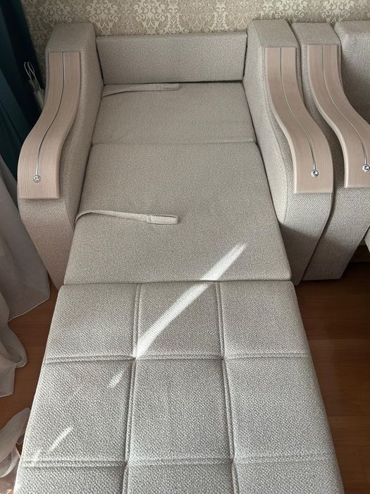СРОЧНО продам диван с креслом !