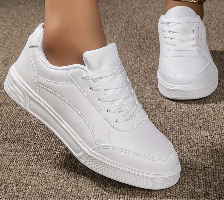 Кроссовки женские