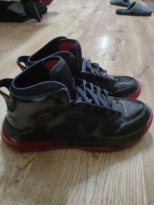 Air Jordan MARS 270