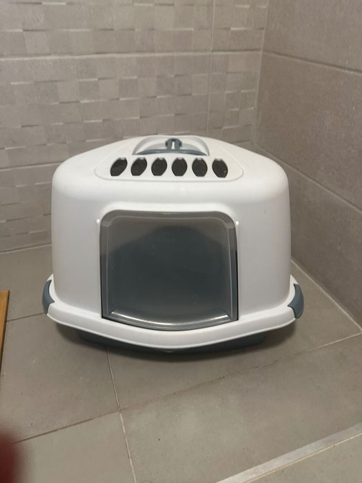 Litiera pisici pt colt