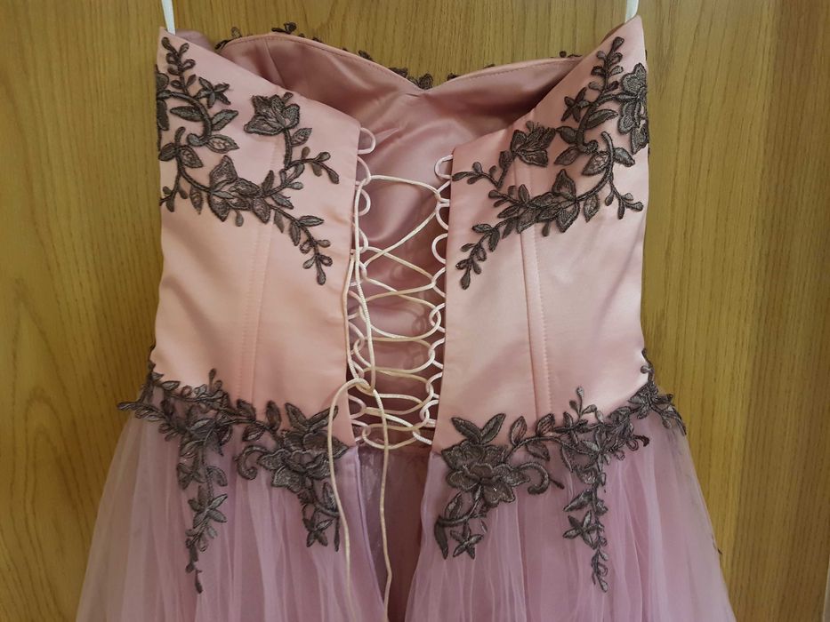 Rochie de nuntă trandafiriu,tull si broderie,marimea 38