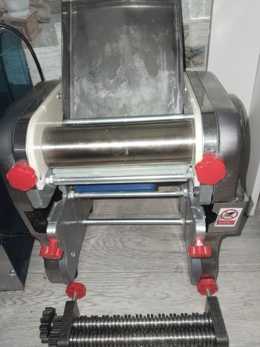 Тестораскаточная машина