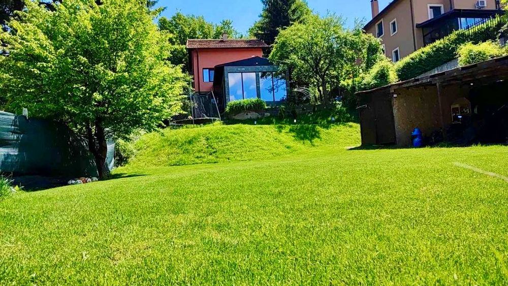 Самостоятелна къща с голям двор - Панчарево, в.з. Косанин дол