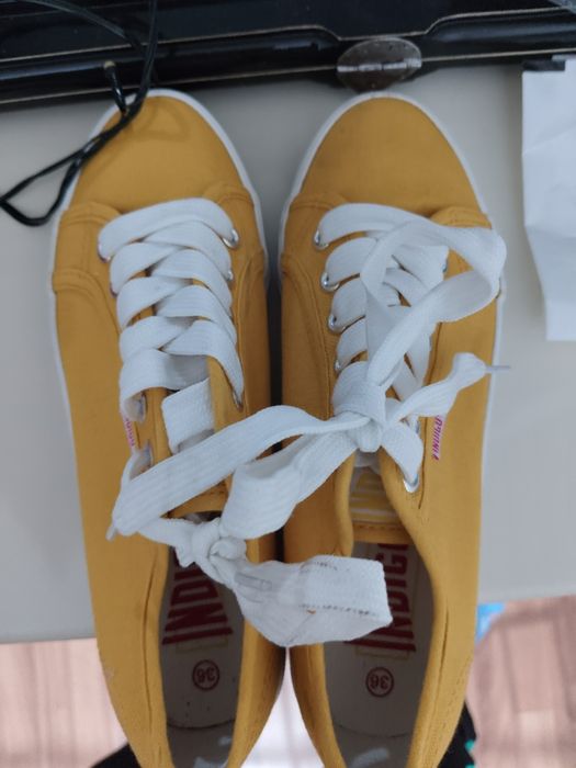 Продам кроссовки