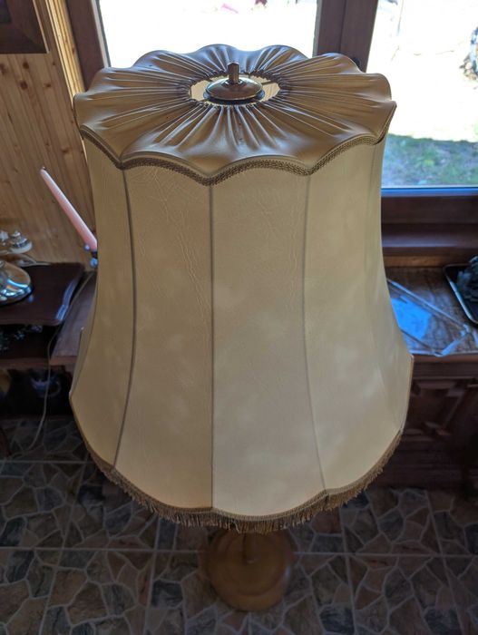 Ретро стойка лампа с класически абажур