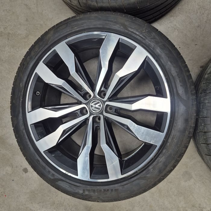 Jante aliaj 21 VW Touareg 3 R-Line CR III Vara 285/40/21 Pirelli dot 2023 6.5mm Suzuka Bicolor Volkswagen