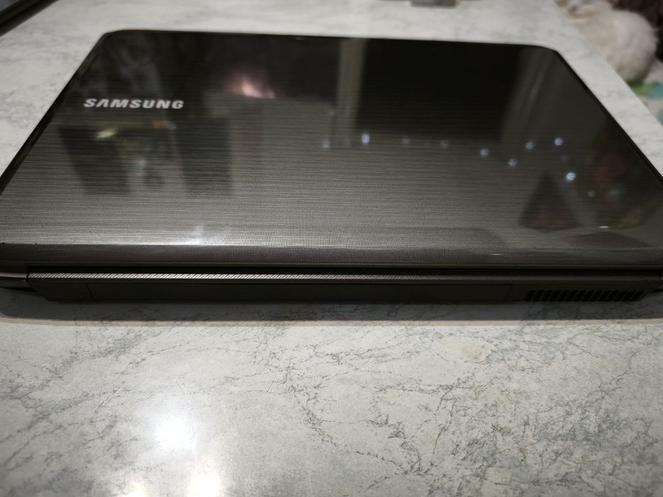 Samsung R 525 ноутбук