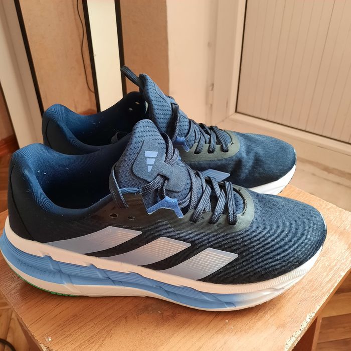 Продам кроссовки Adistar