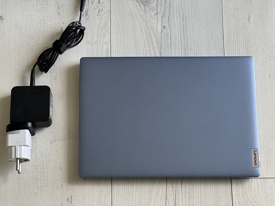Laptop Lenovo IdeaPad 1 ultra-portabil