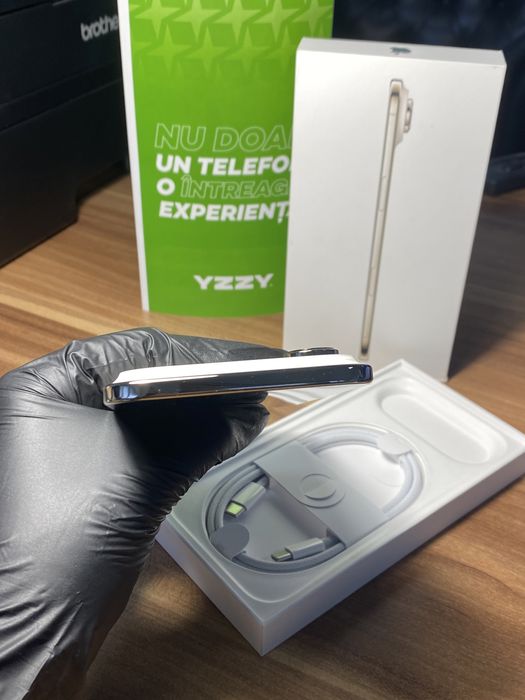 iPhone Air• 256 GB • Light Gold