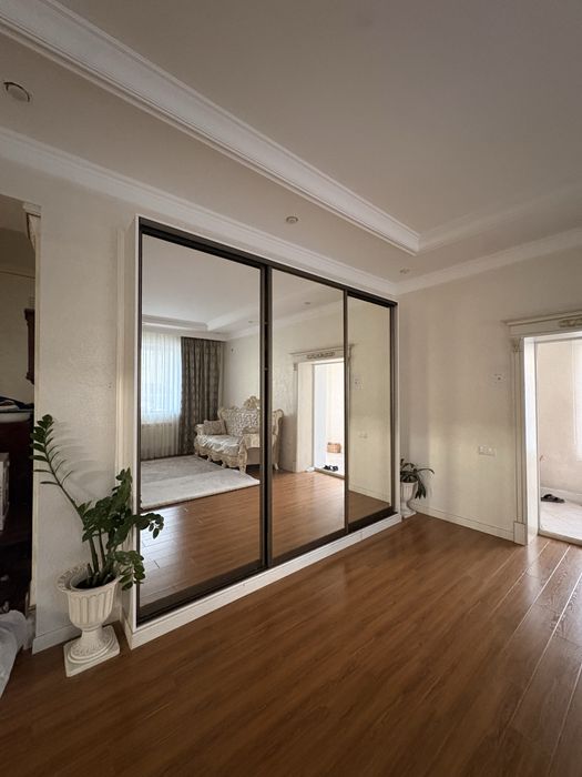 Продаётся хороший шкаф.