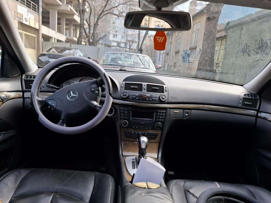Продава се Мерцедес Е270