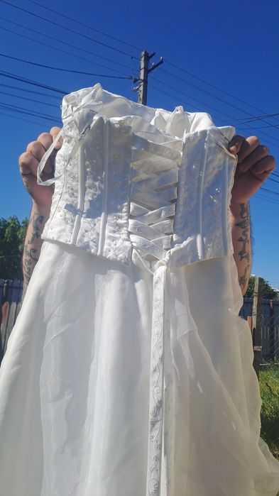 Vând rochie de mireasă