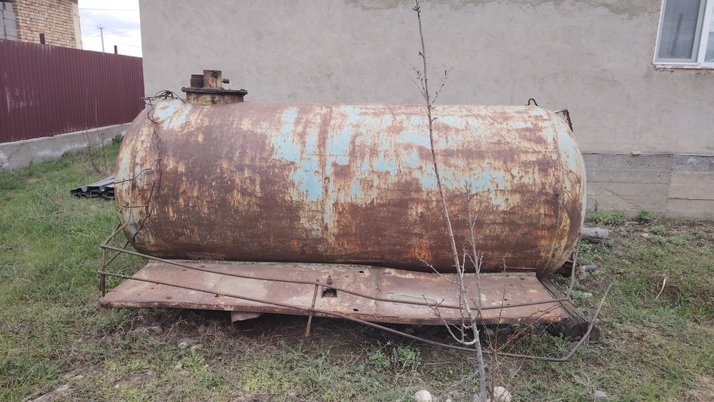 Продам цистерну. .