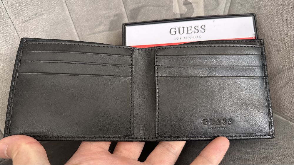 Vand portofel Guess, nou, in cutie