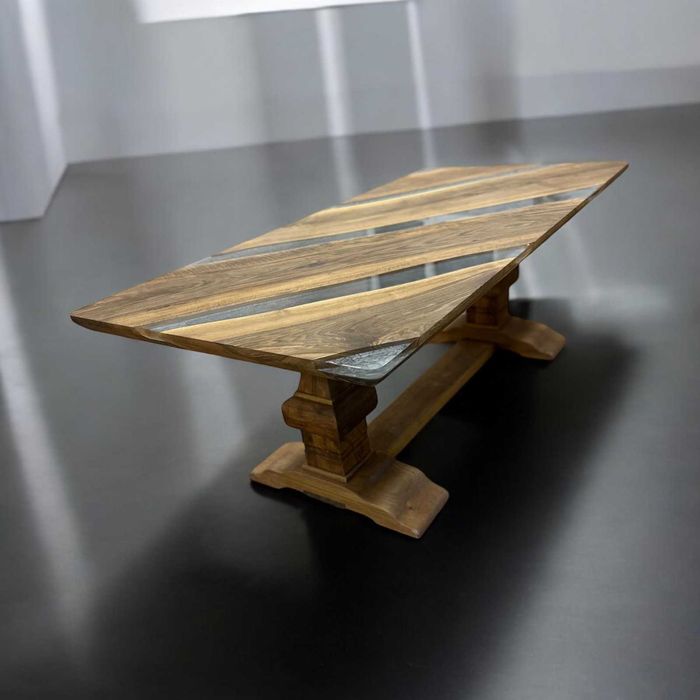 Дизайнерска маса от орех и епоксидна смола – ръчна изработка