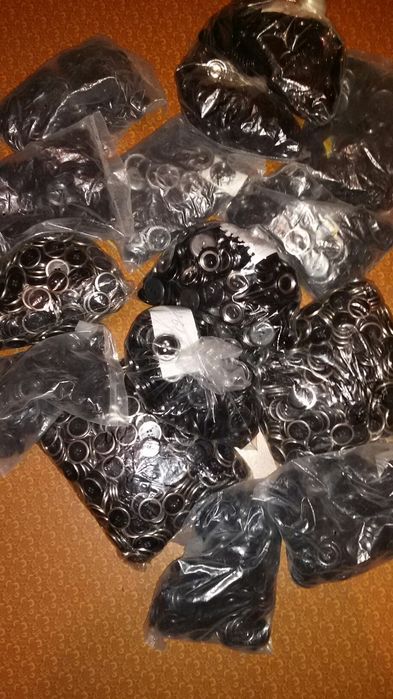 Пуговицы разные новые в упаковках