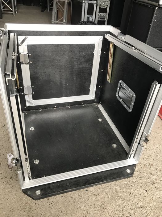 Vand rack case pentru mixer si amplificatoare