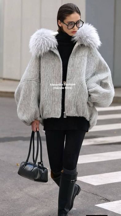 Geaca din lana naturala de oaie cu guler de vulpe