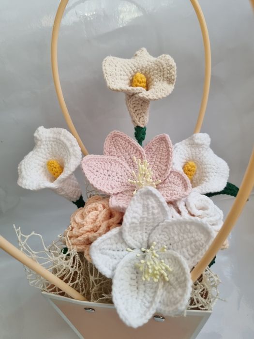 Плетени цветя на една кука