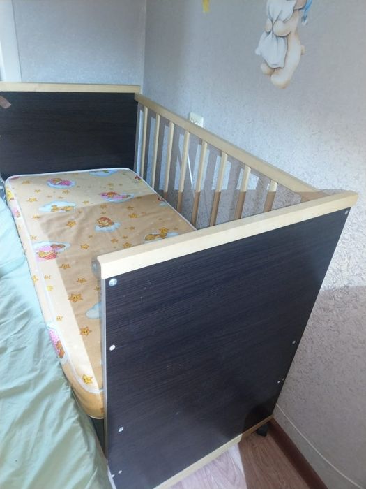 Продам коляску, стульчик, кроватку