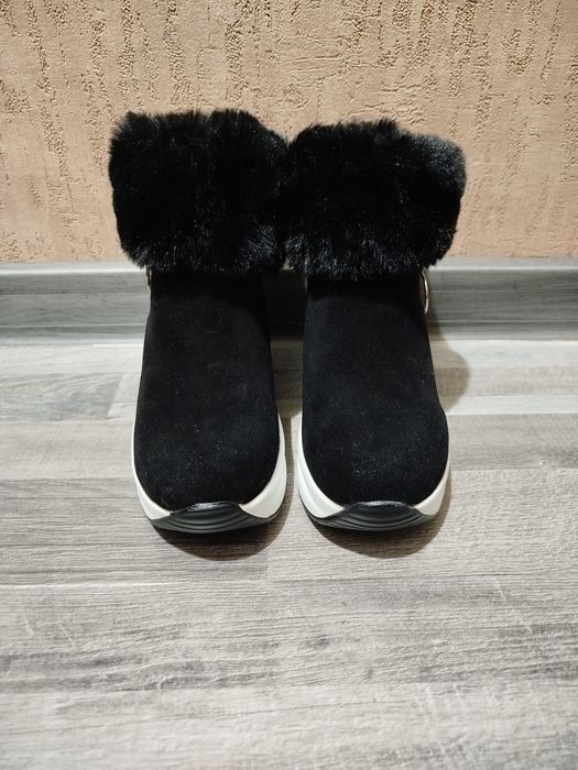 Дамски боти с цип