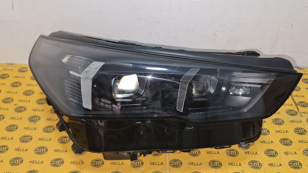 Far dreapta full led adaptiv blue shaddow line BMW 5 G60 G61 5A798D8