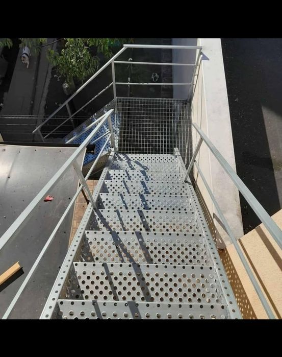 Vând scări zincate facem si scări de interior la oferirea clientului n