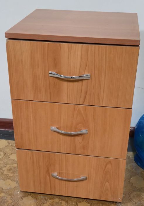 Стеллаж металлический, полка и тумба.