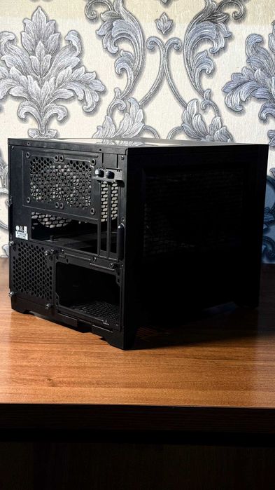 Компактный корпус miniAtx Corsair
