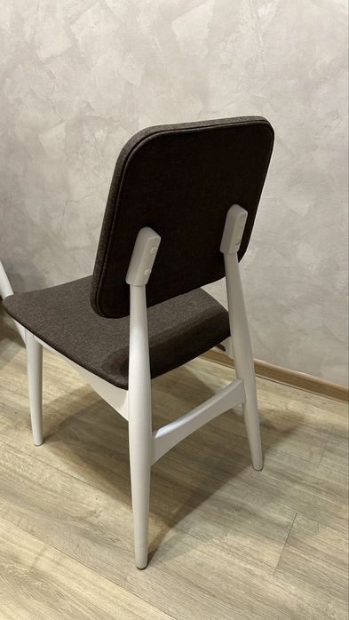 Обеденный стол со стульями