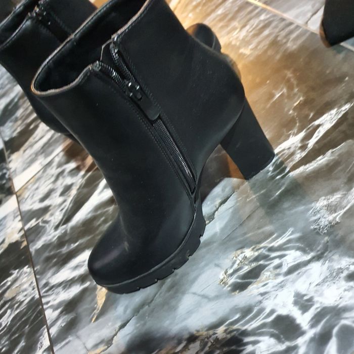 Cizme cu toc de piele