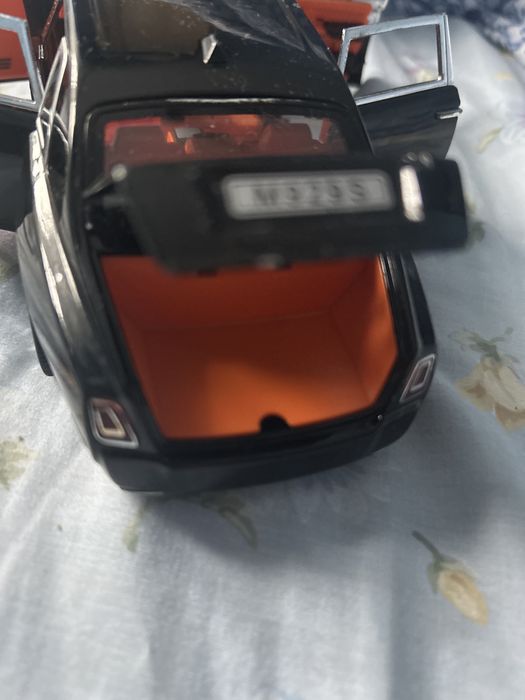 Masina de jucarie rolls royce scara 1/24